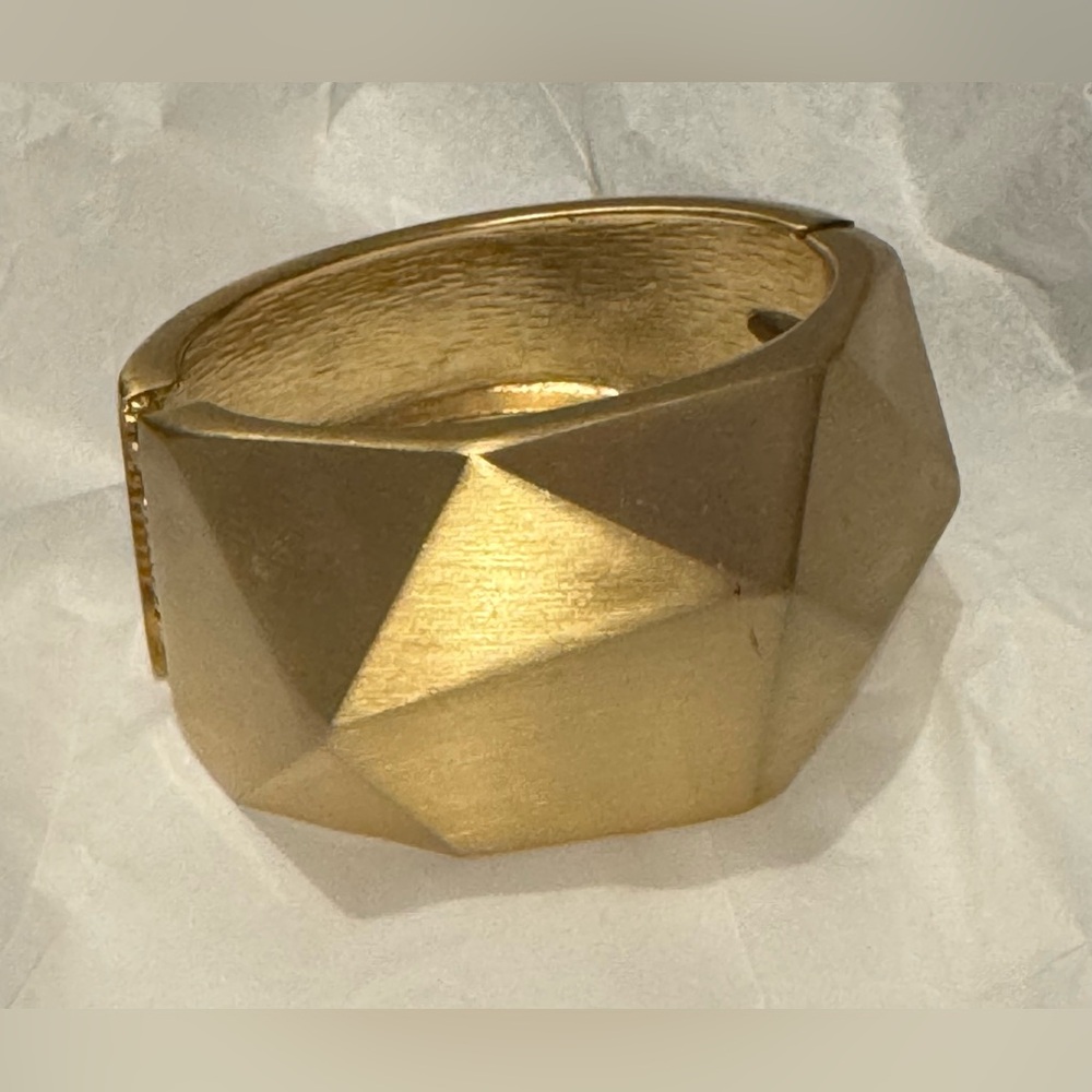 #J25-003 Brushed Gold-tone Chunky Modernist Hinged Bangle Bracelet